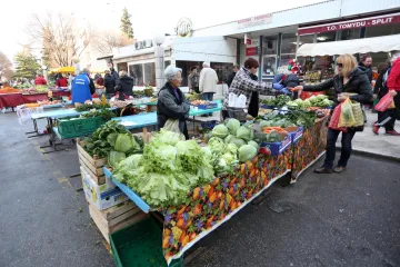 Od manjeg PDV-a na hranu svako kućanstvo trebalo je lani dobiti 872 kune. Ali nije