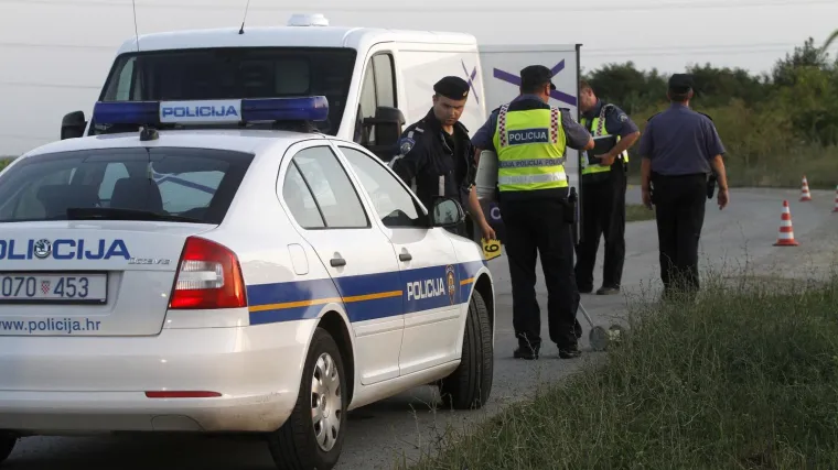 Dogodila se još jedna nesreća, sudarili se kamion i tri auta