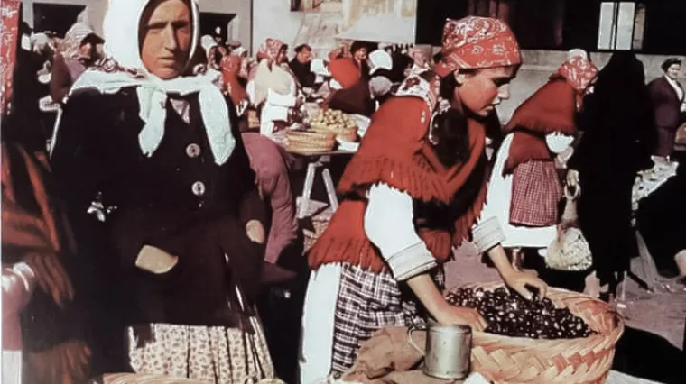 Stara fotka postala hit zbog jedne nevjerojatne sličnosti