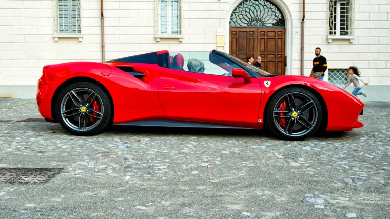 Slavonskom biznismenu rođak razbio skupocjeni Ferrari: Udario u jelena koji je preskočio ogradu