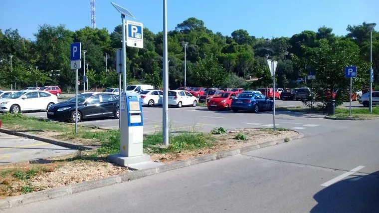 'Pokazala sam im SMS, i dalje žele da platim'