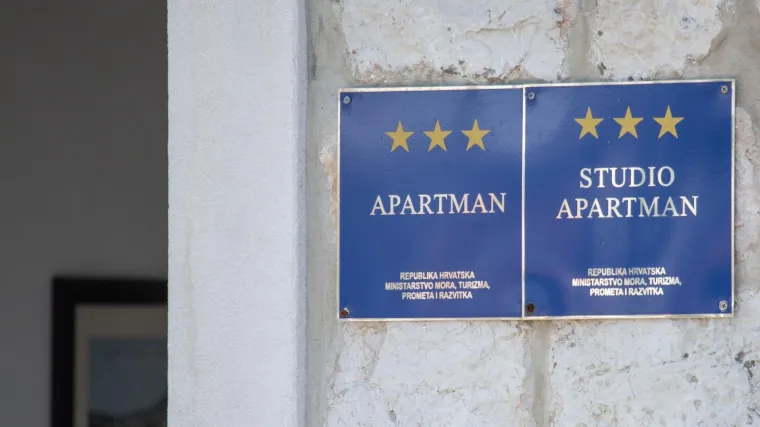 Idu od 1. srpnja: Cro karticama će se moći plaćati i privatni smje&scaron;taj, agencije i charter