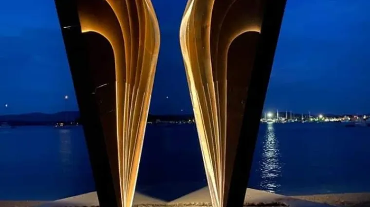 Odu&scaron;evio nas je: Osim &scaron;to ovaj novi spomenik na Murteru fenomenalno izgleda, ima i ludu praktičnu funkciju