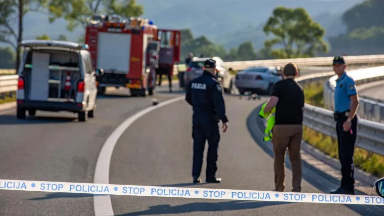 Težak sudar auta i motocikla, Jadranska magistrala zatvorena za promet