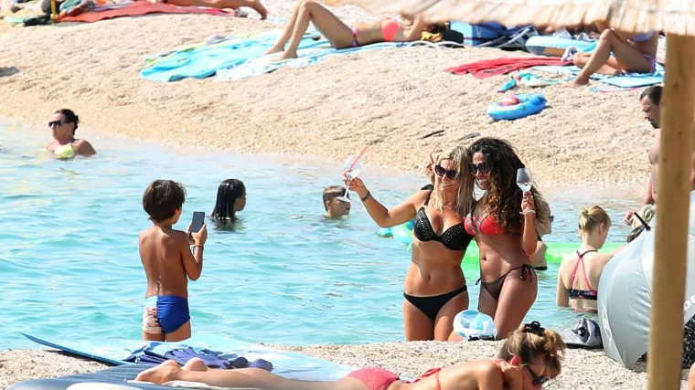 Česi spa&scaron;avaju turističku sezonu! Rasprodane su sve karte za Hrvatsku, uvode se nove linije