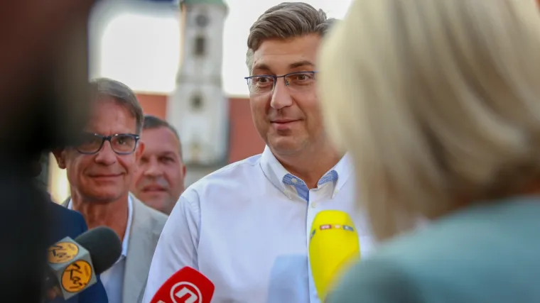 'Mislim da laže, on je bjegunac. Bavi se sastavljanjem kobasičaste koalicije'