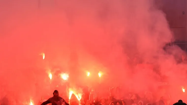 Konačno se zna koliko ih može biti na tribinama i pod kojim uvjetima, evo &scaron;to iz HZJZ-a kažu za no&scaron;enje maski