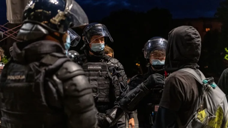 'Miran i ljubazan' mladić ubio djeda, baku i strica i predao se bez otpora