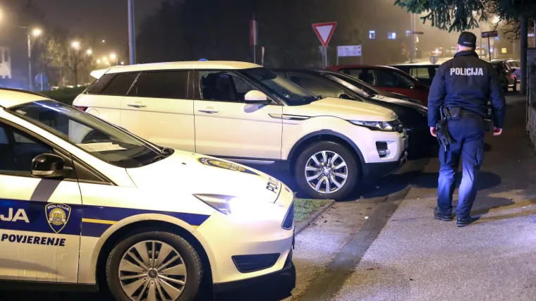 U krvavom obračunu u Ka&scaron;telima ubijen mu&scaron;karac, dvoje ozlijeđenih: Policija uhitila tri osobe