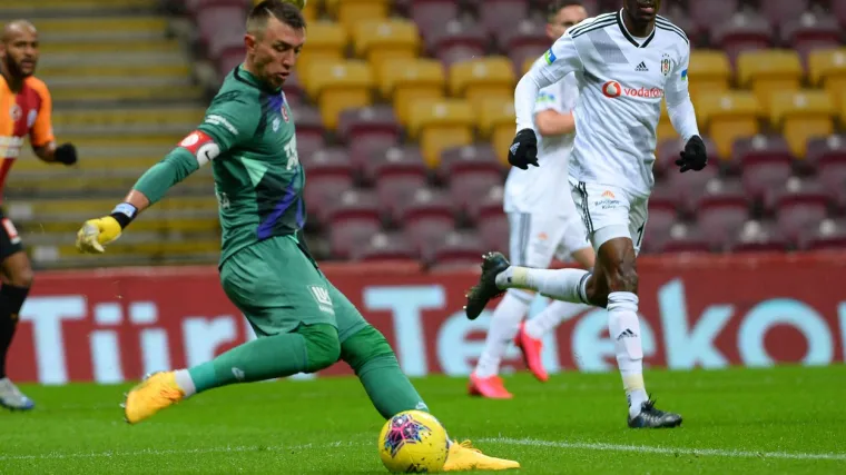 U sudaru s protivničkim igračem &Scaron;kodom zadobio dvostruki prijelom noge