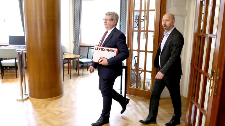 Mirando Mrsić predao liste: 'Treba maknuti braniteljske mirovine iz mirovinskog sustava'