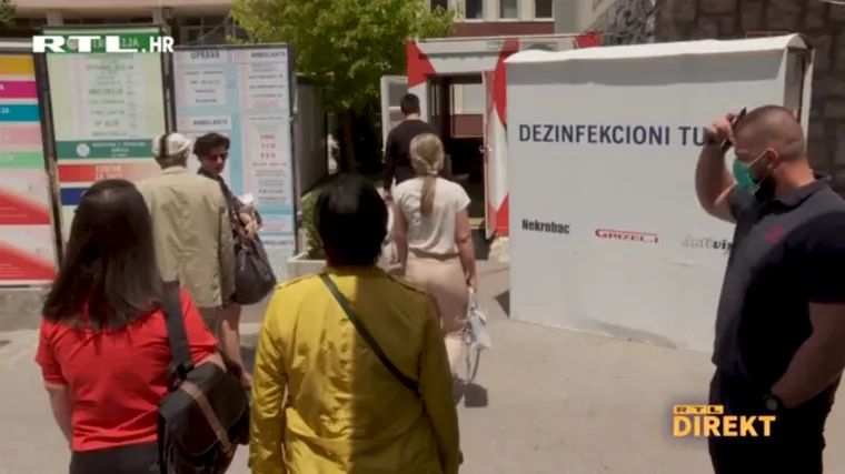 Koronavirus u svijetu: Broj zaraženih u Pekingu raste, u Francuskoj se pak otvaraju kafići