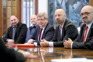 'Treba uvesti porez na bogatstvo, maknuti braniteljske mirovine, revidirati Vatikanske ugovore...'