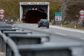 Nesreća u tunelu Mala Kapela: Dvoje ozlijeđenih u sudaru automobila i kamiona