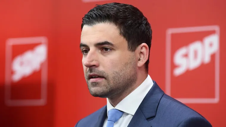 'Potreban mu je restart, dug je rekordan, moramo zaustaviti propast'