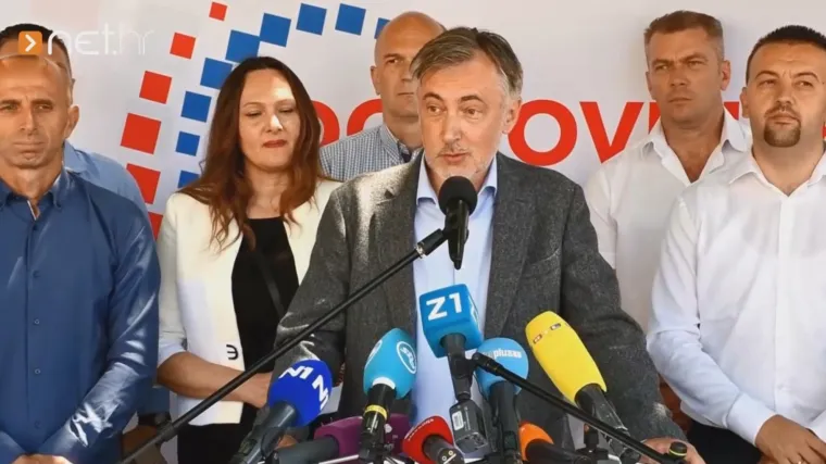 &Scaron;koro: 'Kolindina gesta je vulgarna, pokazala je srednji prst svim vjernicima i Hrvatima'