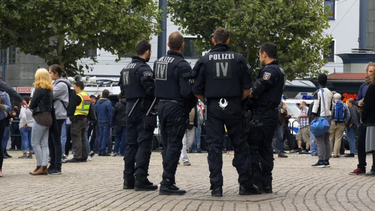 Napeta situacija u Stuttgartu: Nekoliko policajaca ozlijeđeno tijekom noći u uličnom nasilju