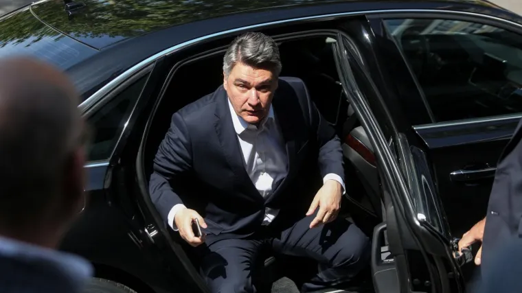 Milanović brodom stigao u Crnu Goru: U Cetinju će ga dočekati predsjednik Đukanović