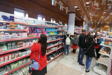 Neke rade normalno, neke kao i nedjeljom, dok su ostale zatvorene