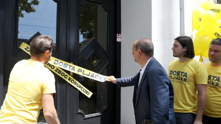Zapečatili ulaz u sredi&scaron;njicu HDZ-a: 'Preporučujem Plenkoviću i vrhu&scaron;ki dugotrajnu izolaciju u Remetincu'
