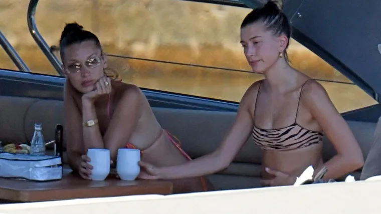 Slavne manekenke pokazale besprijekorne figure u bikinijima