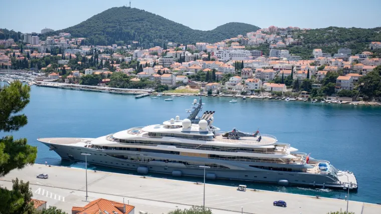 U Dubrovnik uplovila još jedna super jahta; 7 dana na njoj košta 3,5 milijuna eura
