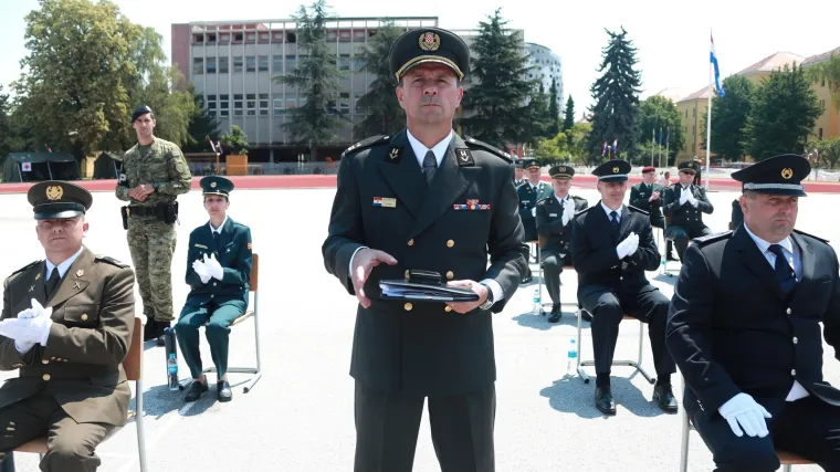 Milanović u sredini: Promocija časnika HV-a izazvala nove trzavice na relaciji Plenković - Penava