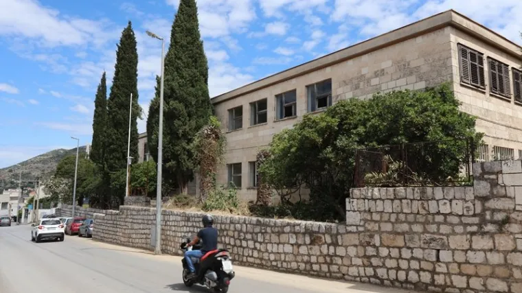 MUP ne želi obnoviti biv&scaron;u policijsku zgradu za 11 milijuna kn, a najam drugdje plaća 5.000 &euro;