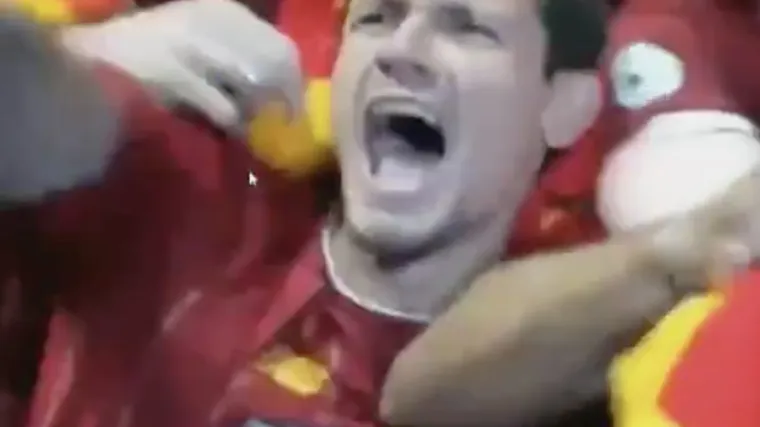 Stigla nova snimka lude proslave povijesnog trofeja Liverpoola, Lovrena u ovakvom izdanju niste vidjeli