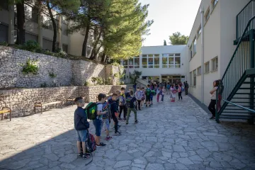 'Neovisno o koroni, dio vremena trebaju biti u učionici'