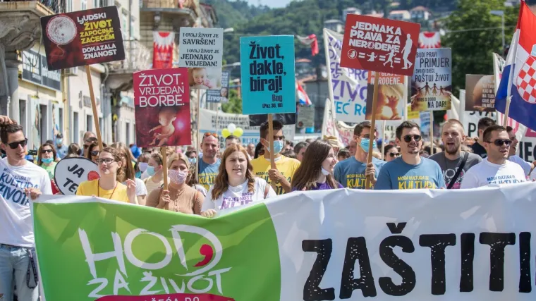 O&scaron;tre osude izjave organizatorice riječkog Hoda: 'Očito niste imali priliku čuti krike i vapaje silovanih žena'