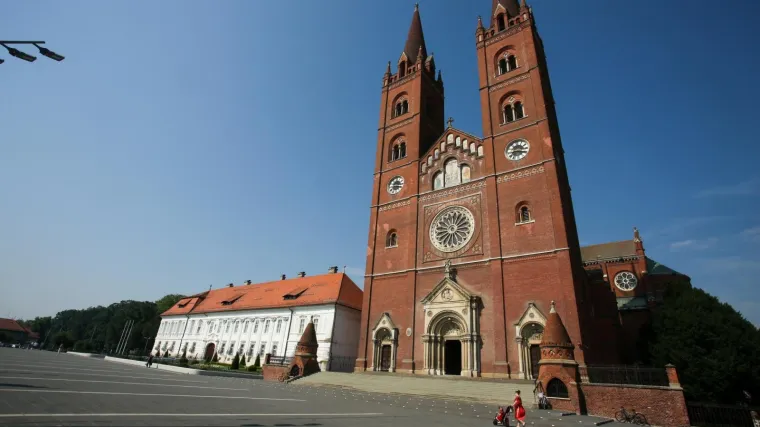 Đakovo je donijelo nove mjere: Svi kafići radit će do ponoći, odgođene su krizme i prve pričesti....
