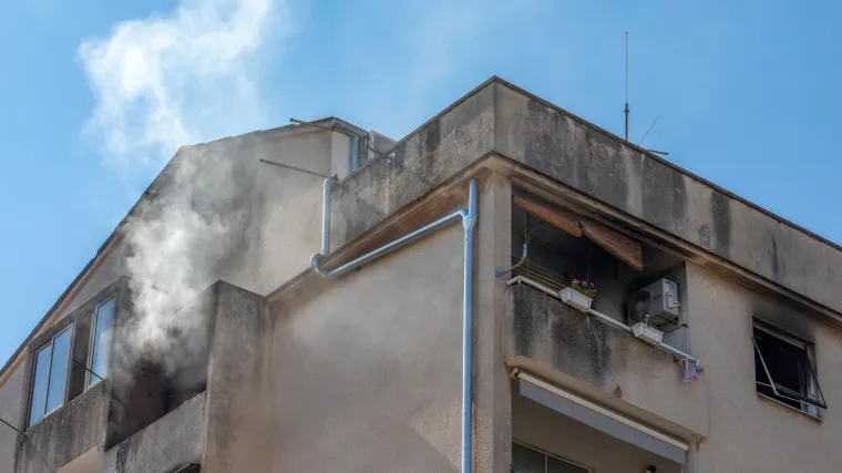 Zapalio se stan na četvrtom katu u Puli: 'Cijela se zgrada brzo ispunila dimom. Stanari su iza&scaron;li van'