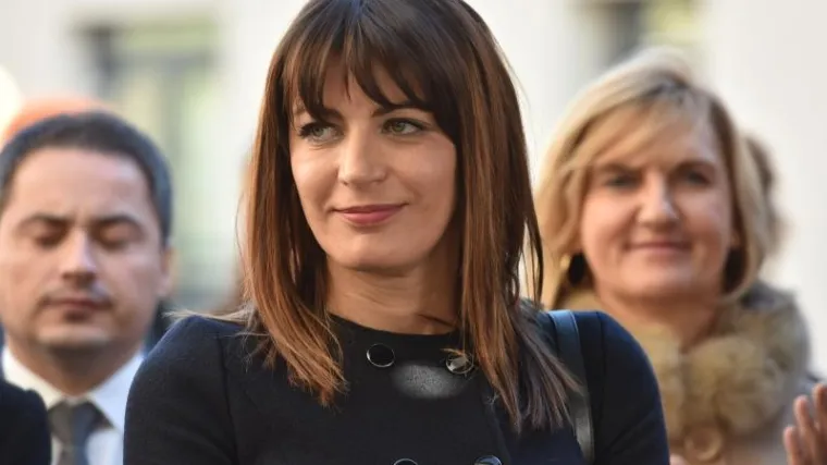 Tražila službenicu da 'pusti' osumnjičenu kolegicu na državnom ispitu