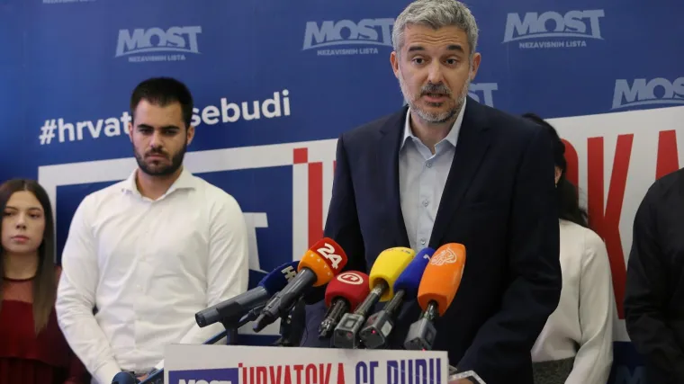 Raspudić o Pupovcu: 'Natovario je sebi karikaturne optužbe kako bi ispalo da nije kriv ni za &scaron;to'