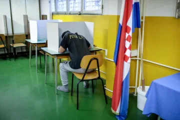 Zaboravite na glasanje ako imate temperaturu višu od 37,2: 'Zaraženima se uskraćuje temeljno političko pravo'