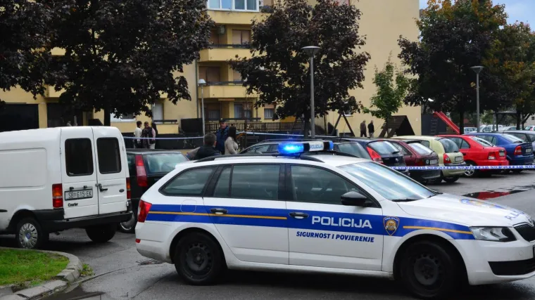 Teretno vozilo ju je udarilo dok je neoprezno pretrčavala cestu