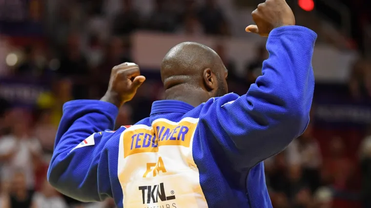 Ispod njihovih fotografija ispisane su jako uvredljive poruke