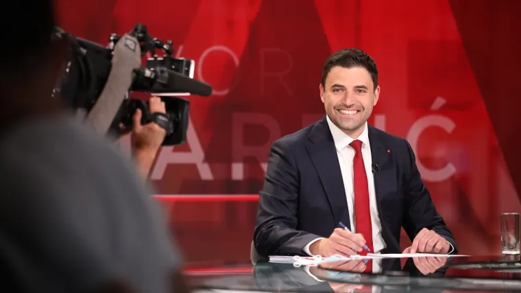 Pogled mu je stalno bježao, neki tviteraši su već razvili teoriju