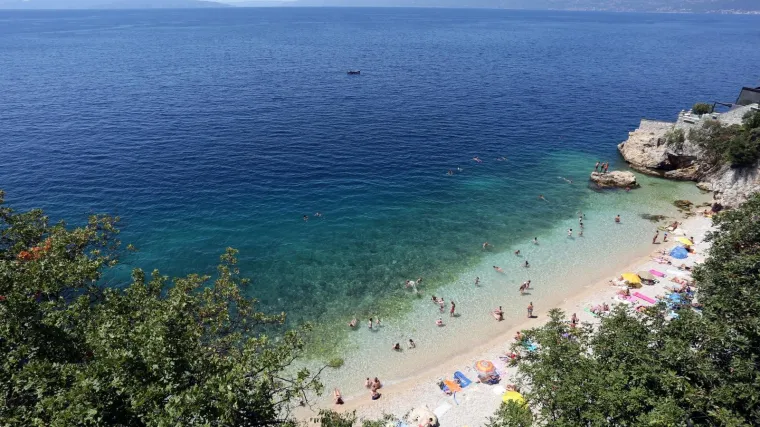 Utopio se mu&scaron;karac u Rijeci, svjedok događaja opisao sve: 'Bacili su ga nasilno u more...'