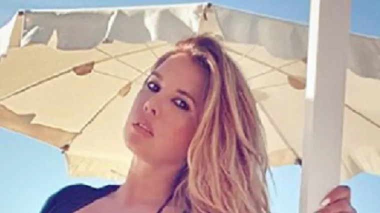 'Kuku lele, vruće je Nives, baci taj bikini'