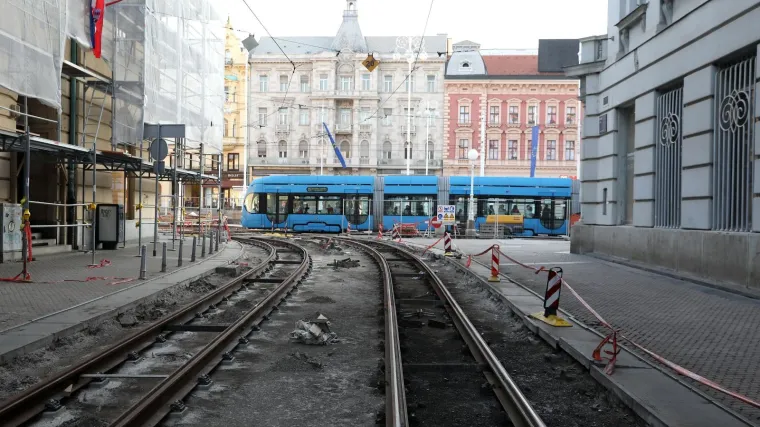 Nakon 103 dana tramvaji ponovno voze sredi&scaron;tem Zagreba, no nisu svi sretni i zadovoljni