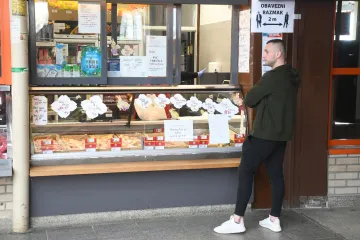 Dezinficijense i maske smo počeli proizvoditi, ali dođe li do goreg vala korone, problem bi mogla biti hrana