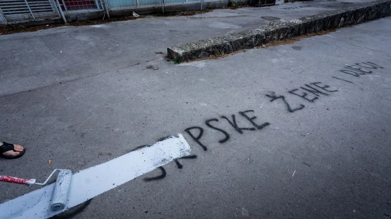 Sramota! Na biračkome mjestu u Splitu osvanuo odvratan protusrpski grafit