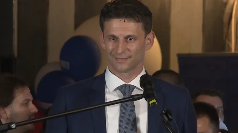 Pogledajte slavlje bez distance u Stožeru Mosta! Božo Petrov: 'Pokazali smo da smo ozbiljni. Mi dolazimo'