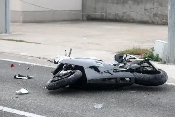 Poginula dvojica motociklista, teško ozlijeđena putnica
