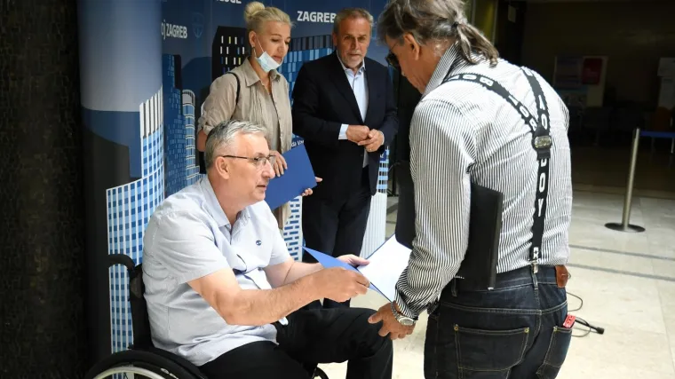 Dvije zagrebačke obitelji stradale u potresu dobile gradske stanove u najam: 'Hvala na strpljenju'