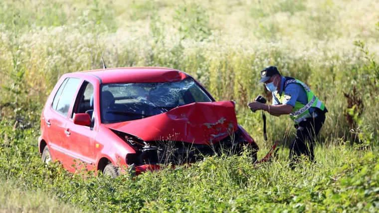Sudarili su se dva automobila i motocikl