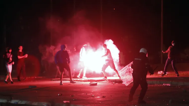 Kaos u susjedstvu: U Beogradu sinoć uhićen 71 prosvjednik, među njima i nekoliko stranaca