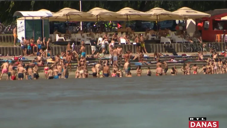 Prepuna osječka Kopika: Igrao se slavonski picigin, a bilo je i divljanja na skuterima